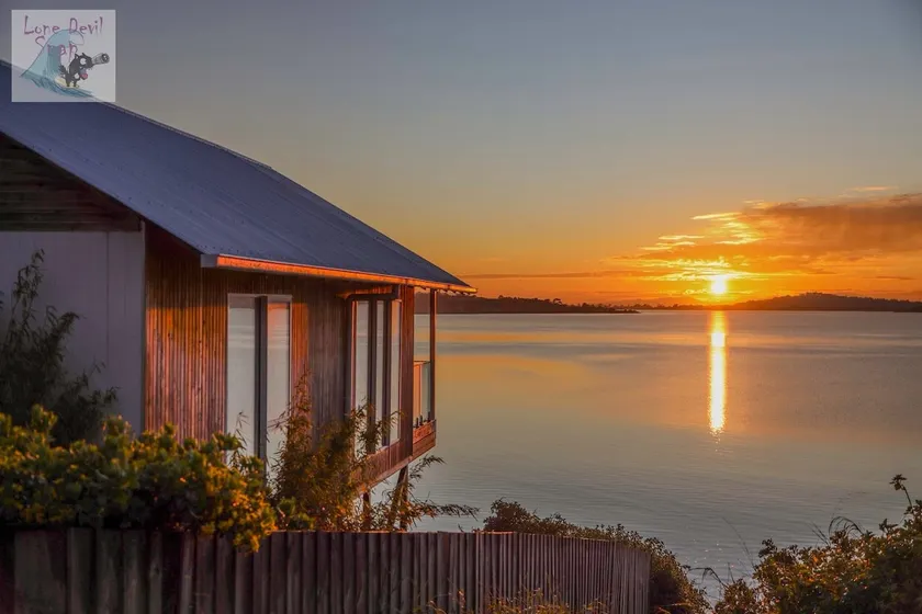 Tassie Wild: waterfront retreat 16km CBD/airport - Image 1