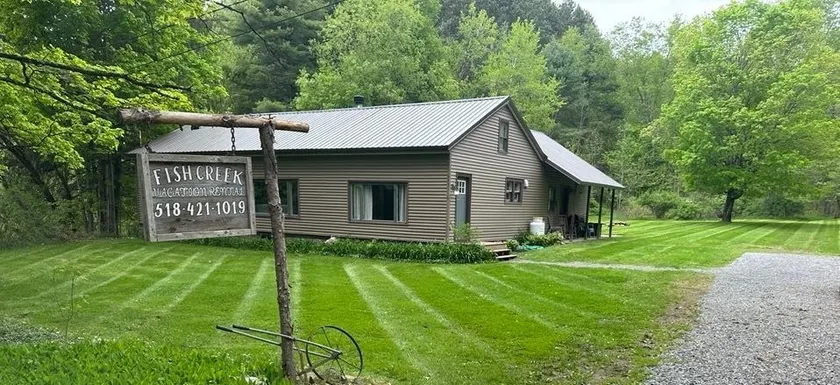 Secluded 3 Bedroom cabin w/4+ private acres - Image 1