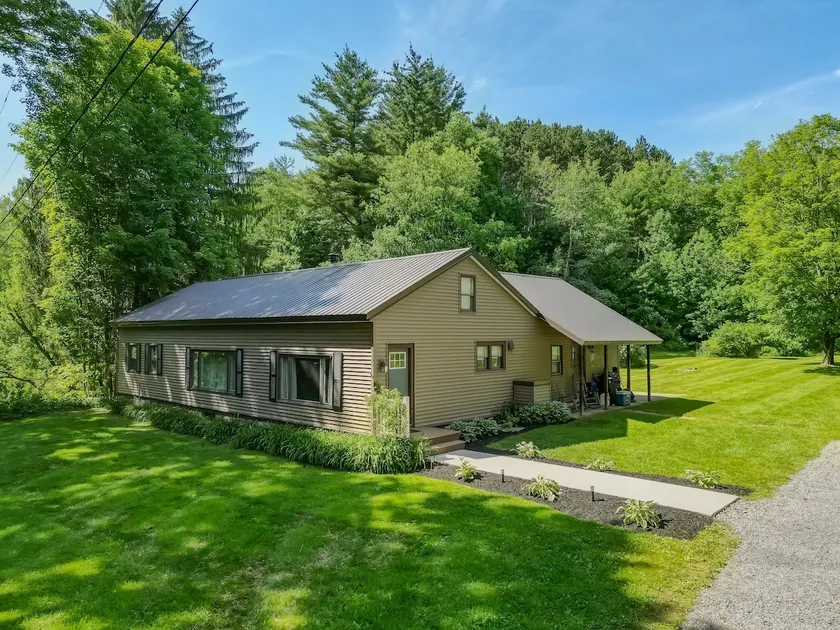 Secluded 3 Bedroom cabin w/4+ private acres - Image 1