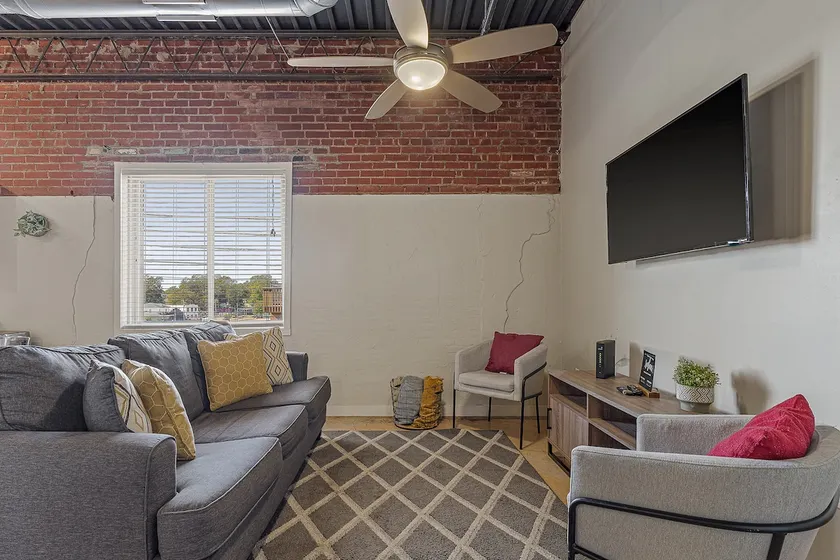 Downtown Jonesboro's Stylish Studio - Image 1