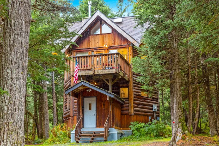3BR unique tree & ski house w/ private hot tub - Image 1