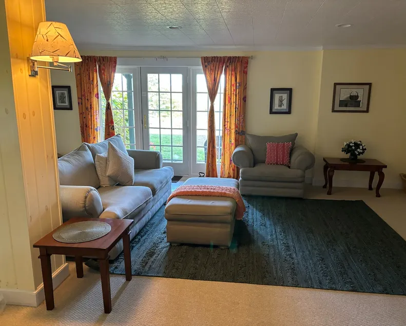 Countryside Apartment in Plymouth - Image 1