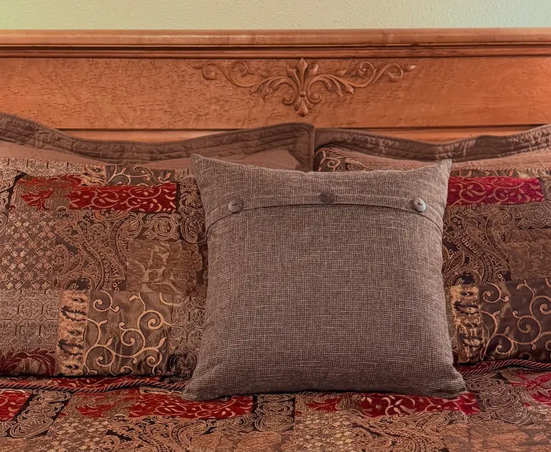 Newly Renovated Charming Studio Retreat - Image 1