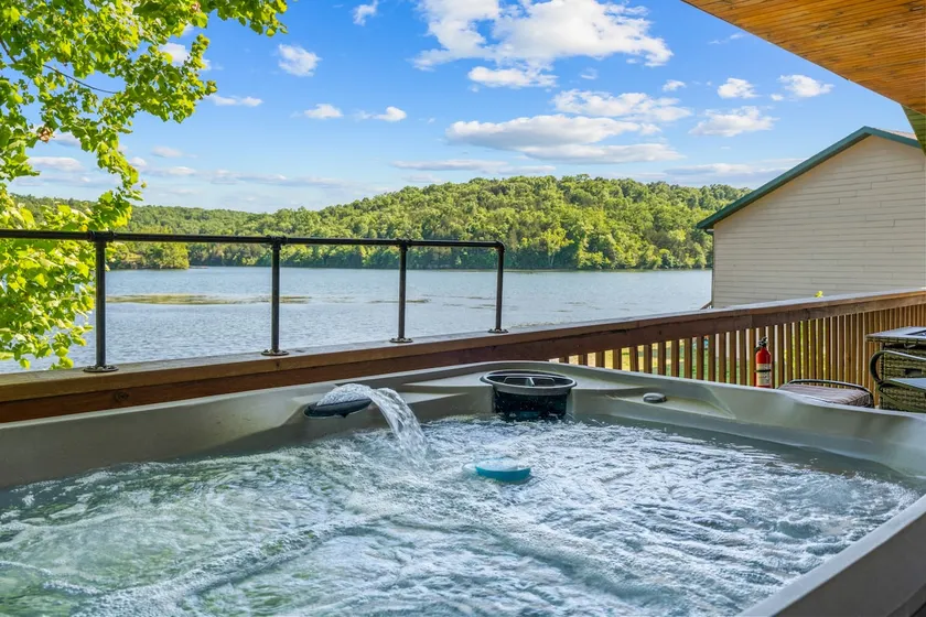 Private Hot Tub!  Kayaks. Serene Lakefront. Pool. - Image 1