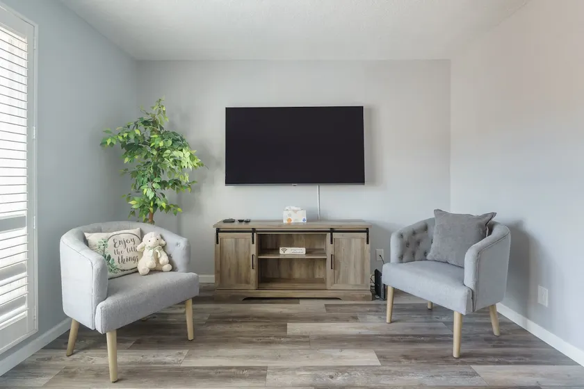 Modern Farmhouse Gem 💎 - Image 1
