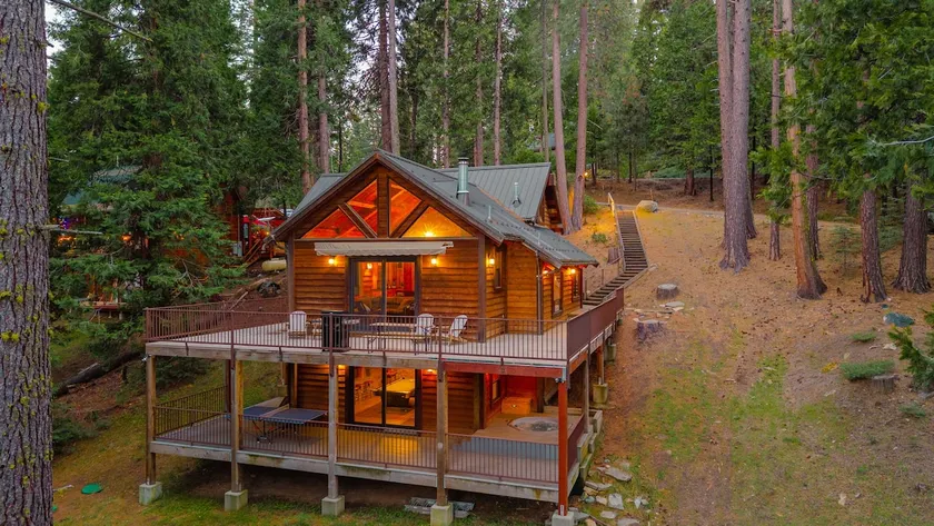 Hot Tub Cabin | Game Room | Sleeps 10 | Ski & Lake - Image 1