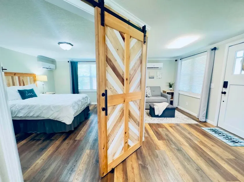 Cozy One Bedroom Apartment by Sweet Onion Home - Image 1