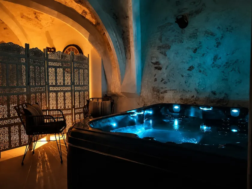 L'Envoûtement Provençal · Private Jacuzzi - Image 1