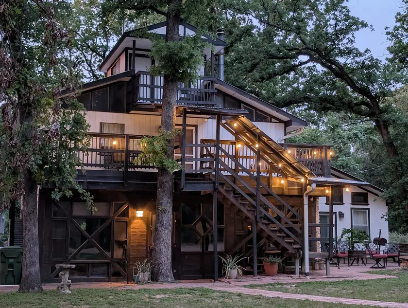 Post Oak Lodge - Image 1