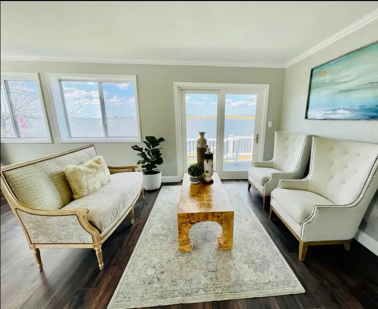 Cozy Lakefront Cottage - Image 1