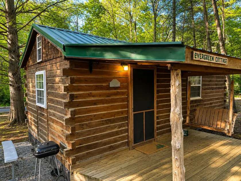 Evergreen Cottage, Twin Lakes Cabins - Image 1