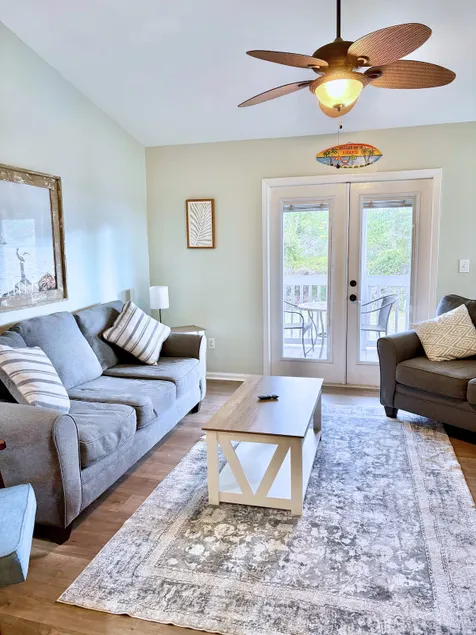 Sandy Toes, Spacious Stays- Your 3-Bed Getaway! - Image 1