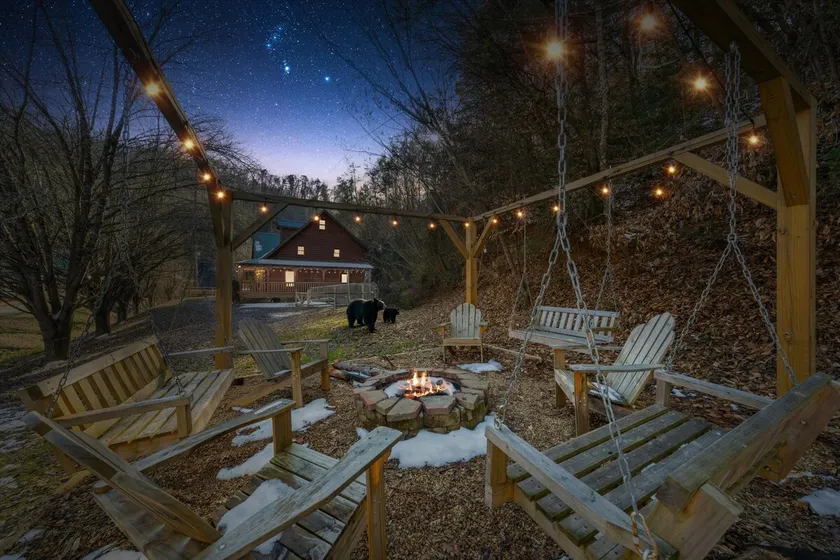 Dollywood SmokyMtn Creek Firepit GameRoom Hot Tub - Image 1