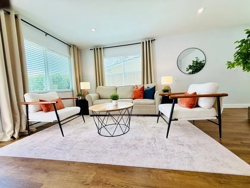 2 King Bedrooms • Free Parking • Near Beach - Image 1