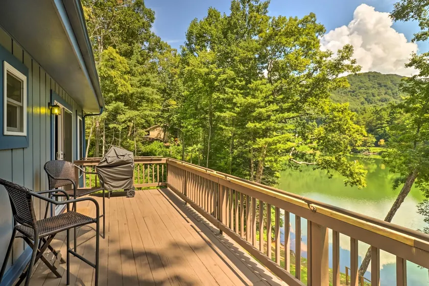 Lake Santeetlah Escape w/ Kayaks, Boat Slip & More - Image 1