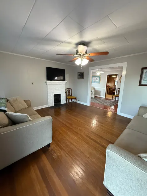 Home Away from Home in the Heart of Rockingham - Image 1