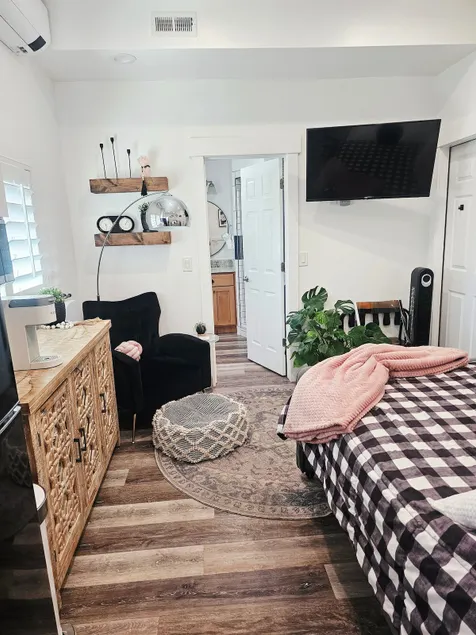 Cozy Studio-Washer/Dryer, Heated Floors & Firepit - Image 1