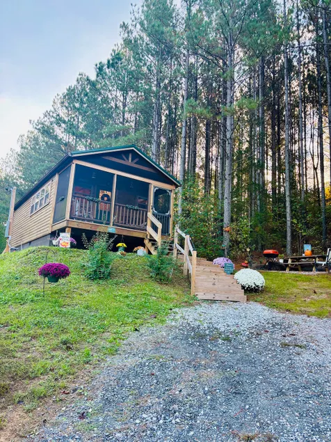 Falcons Nest Cabin - Image 1