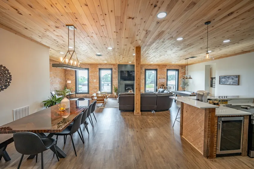 One of a kind loft | 4BR Near KC & Overland Park - Image 1