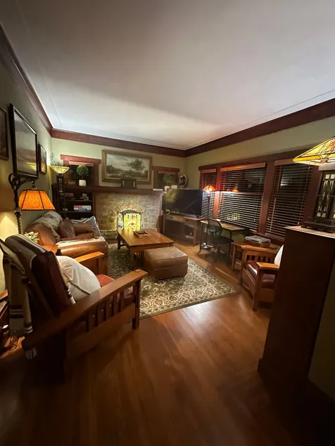 Quintessential 1910 Craftsman Near Pickleball Fun! - Image 1