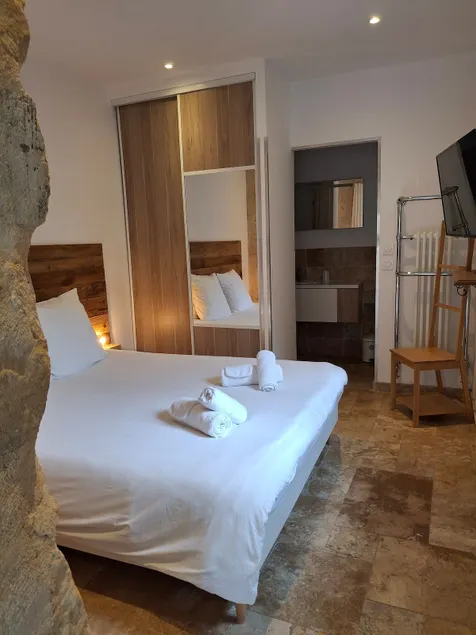 Chic Apartment Wifi Netflix Air Conditioning Terrace Parking - Image 1