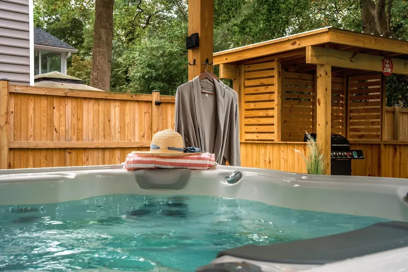 Beach Access, Hot Tub, Pet Friendly, Fully Fenced - Image 1