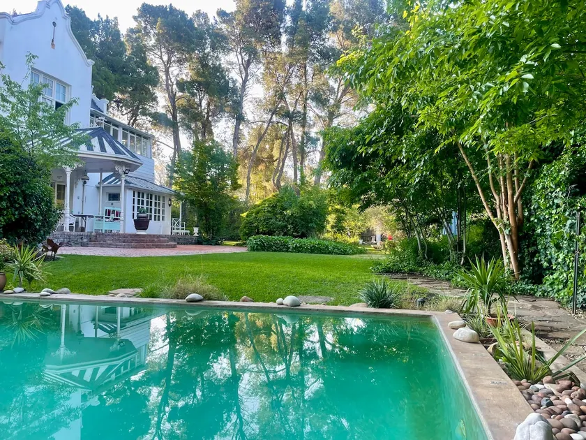 Victorian Garden Cottage - Image 1