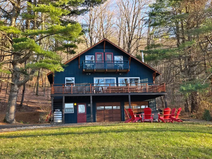 Lake side Chalet Brant Lake w/ outdoor Hot Tub  - Image 1