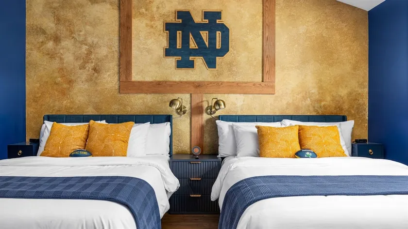 Across from Notre Dame | Game Day Garage | 3 EnSuite Bedrooms - Image 1