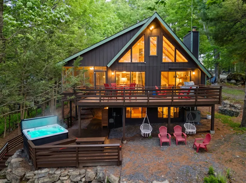 5-Tier Lakefront | Hot Tub | Kayaks & Motorboat - Image 1