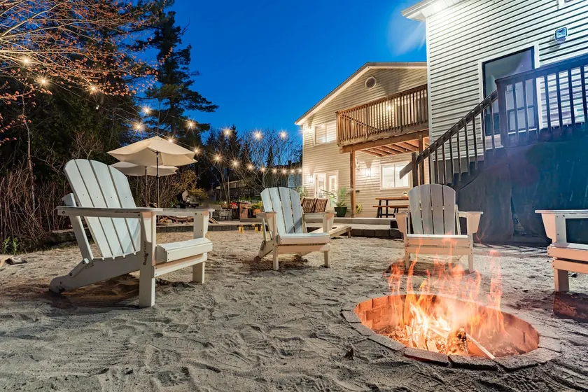 Modern cottage w/ hot tub, 2m walk to the beach - Image 1