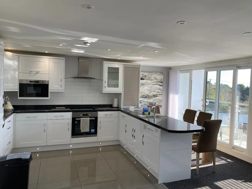 Pencarrick, 2 Bed Luxury 5* rated Apartment - Image 1