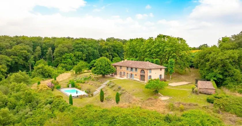 Beautiful large entire gîte with pool and view - Image 1