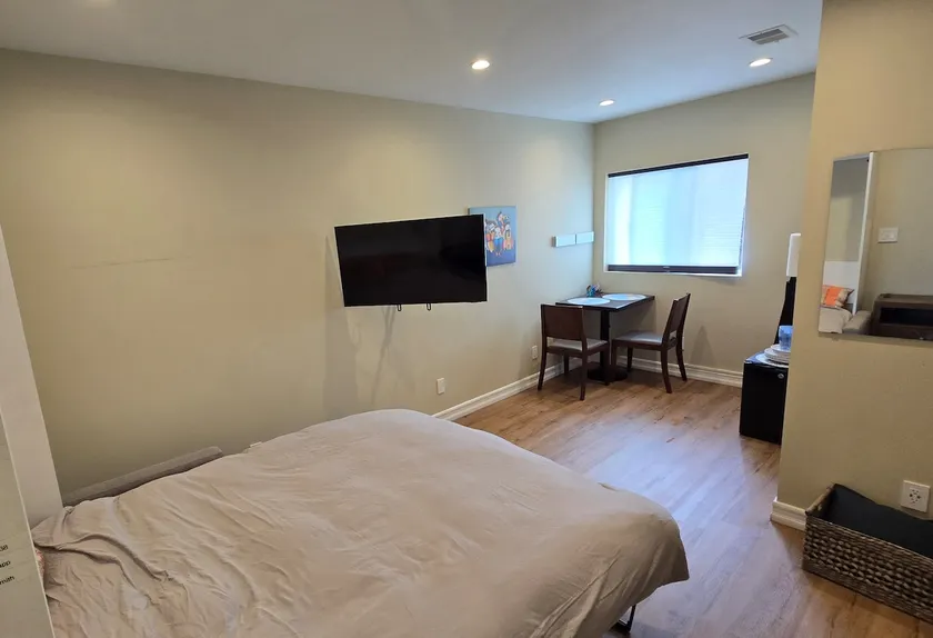 SF Essentials -Private guest suite in owner's home - Image 1
