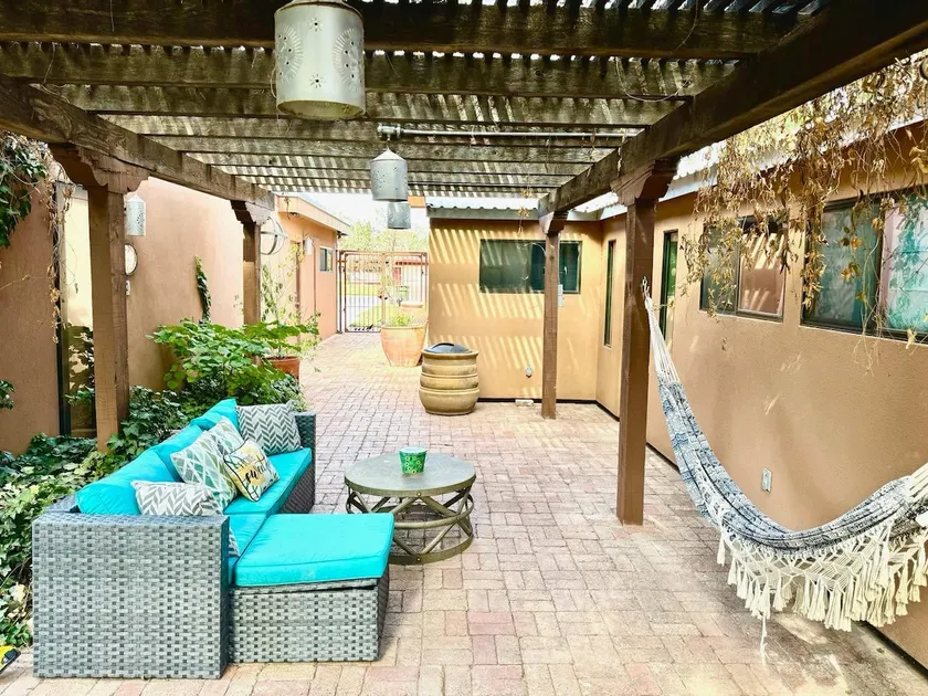 Oasis: 1 Br w/ (shared) Yard in Nice Neighborhood - Image 1
