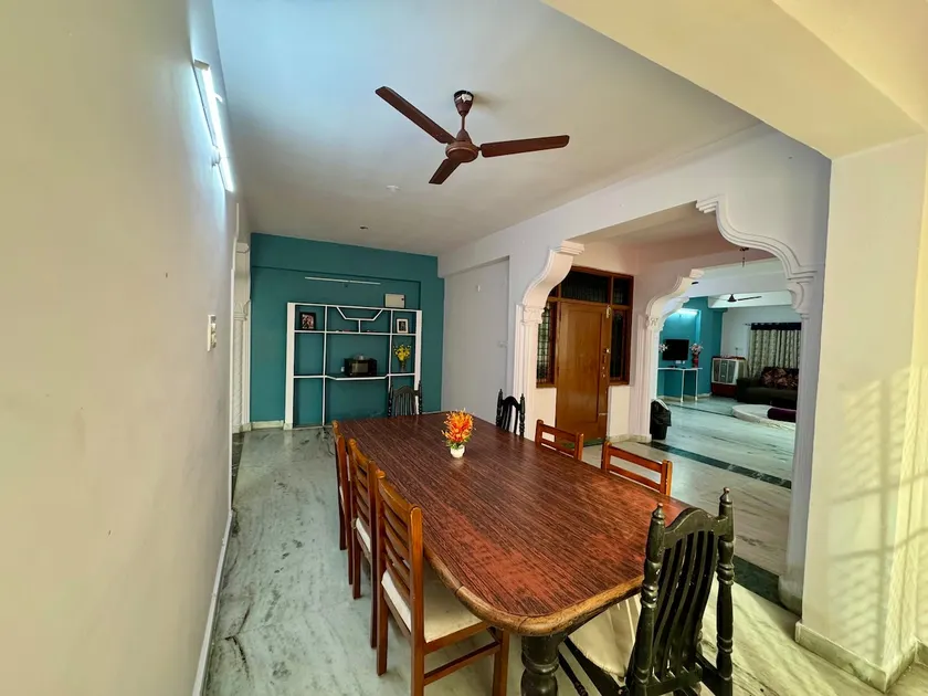 Spacious 4-Bedroom Apt Ideal for Small Gatherings - Image 1