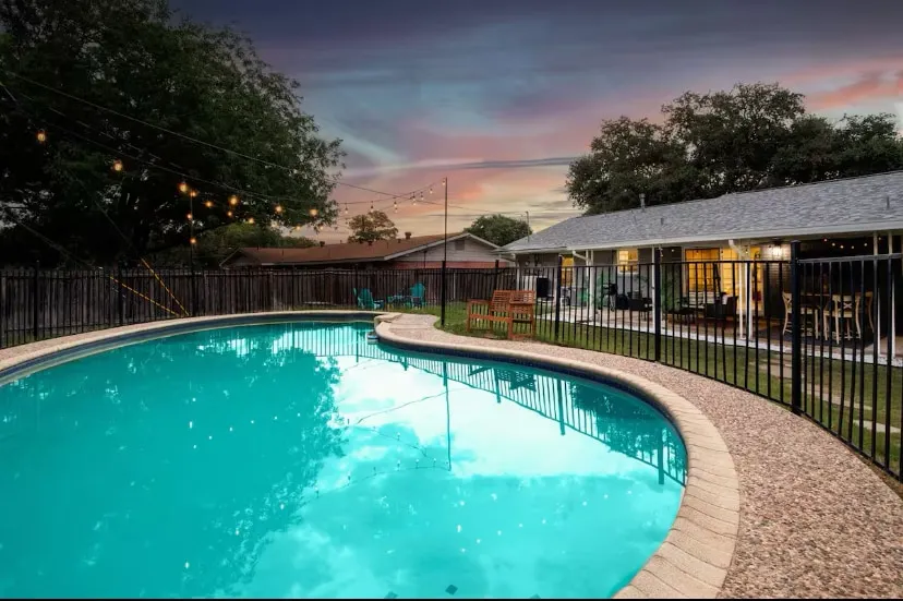 Family Oasis: Gated Pool, Near DwnTwn & Six Flags - Image 1