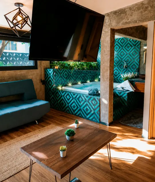 Romantic loft with private hot tub - Image 1