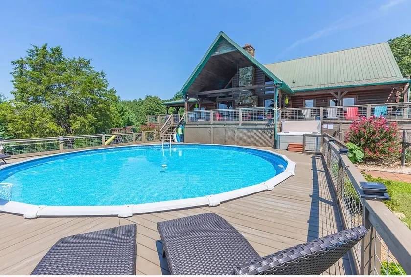 Heaven’s View Lodge, Pool, Pet Friendly - Image 1