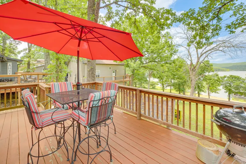 Lakeside Reeds Spring Home w/ Deck & Pool Access! - Image 1