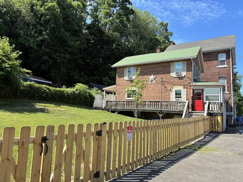 River Retreat, Walk to Hutton Bk Yds, Dog Friendly - Image 1