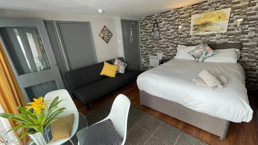 City Garden Studio Apartment Nr. Beach & Pier - Image 1