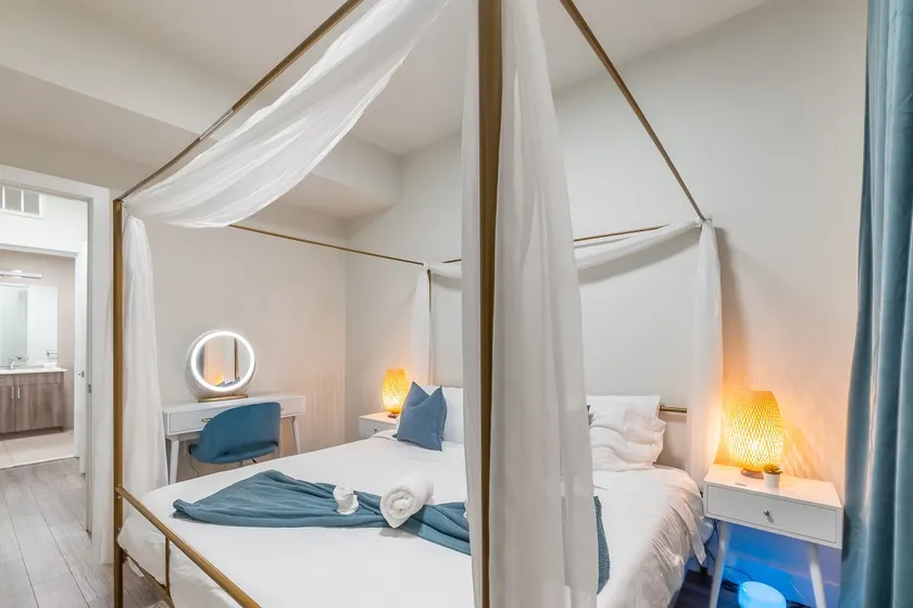 Blue Breakaway with Free Parking & Sleeps 9!✨Book 7 days, Get 20% OFF!✨ - Image 1