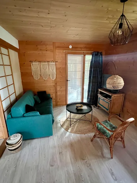 Apartment in house between village and mountain - Image 1