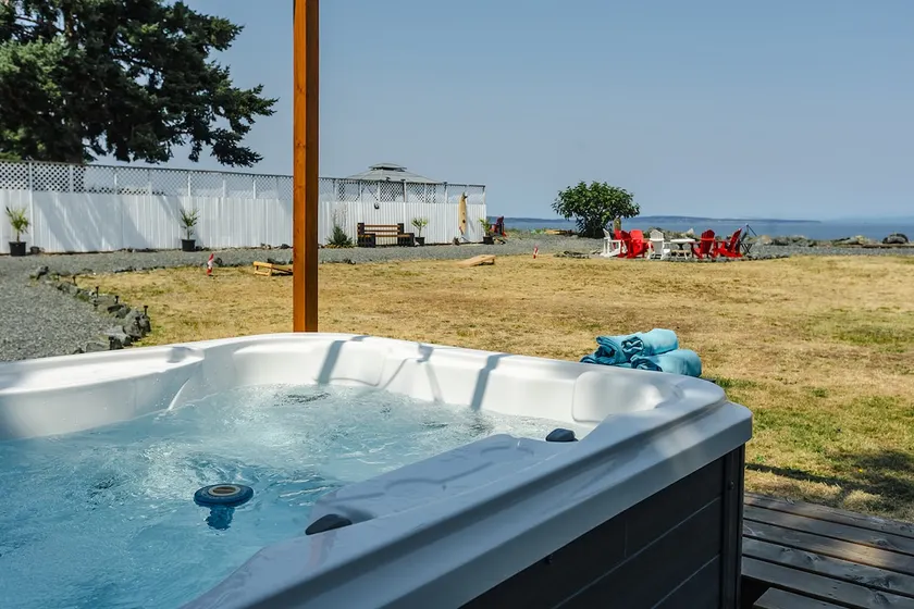 Cozy 4BR Oceanfront Home w/ Hot Tub & Beach access - Image 1