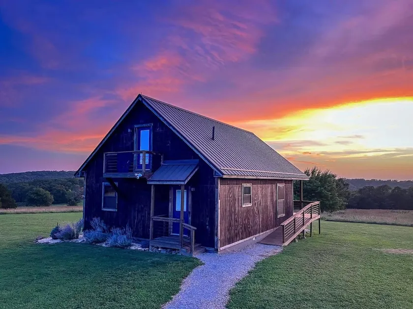 Steve's Place at Legend Rock- Rustic Country Cabin - Image 1