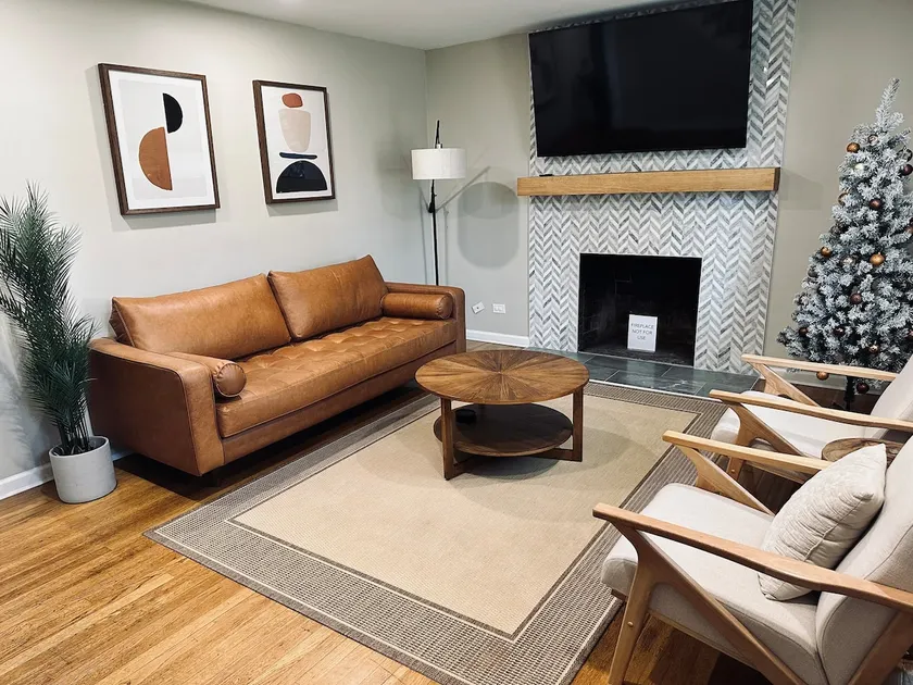 Cozy Home within walking distance to Scott Stadium - Image 1