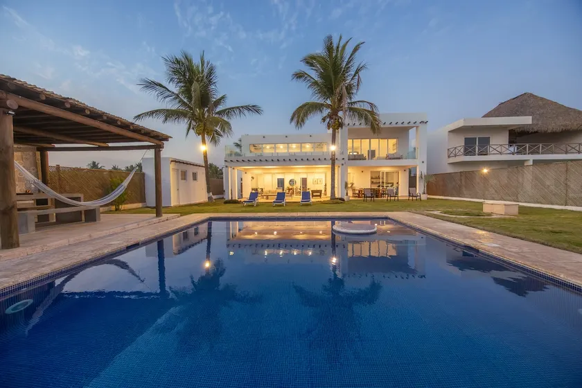 Beachfront Retreat with Infinity Pool & Sunsets - Image 1