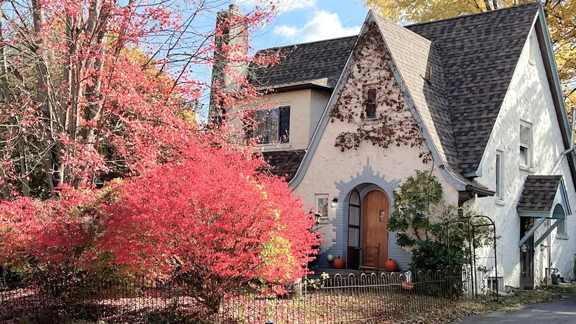 Enchanted Storybook Cottage, Downtown Oak Hill - Image 1
