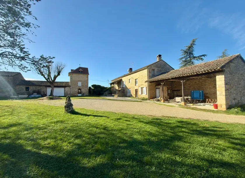 Very nice old farmhouse in a quiet area. - Image 1